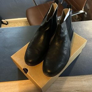 UGG LEIF Chukka size 11 in box!